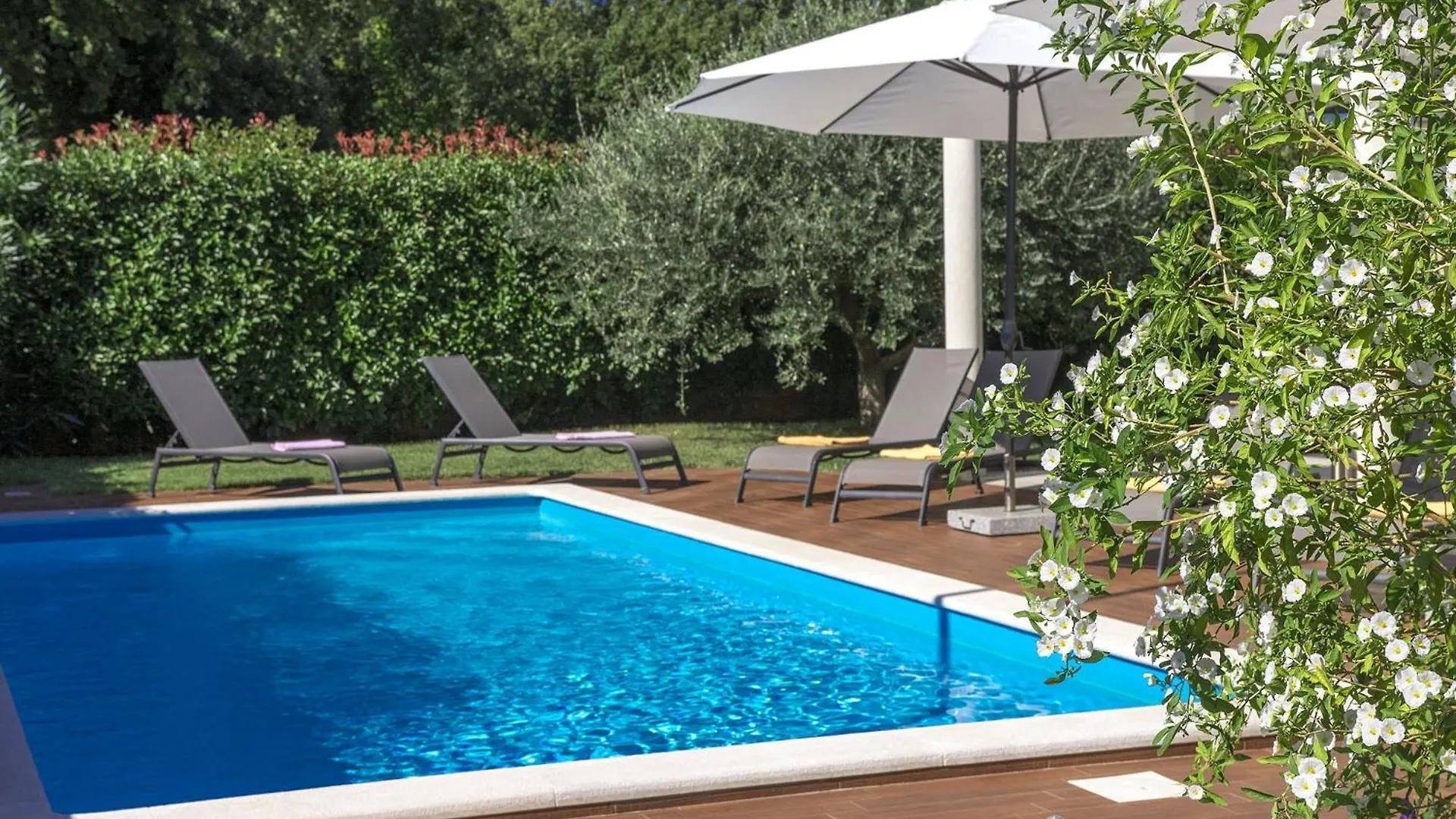 אומאג Villa Family Paris