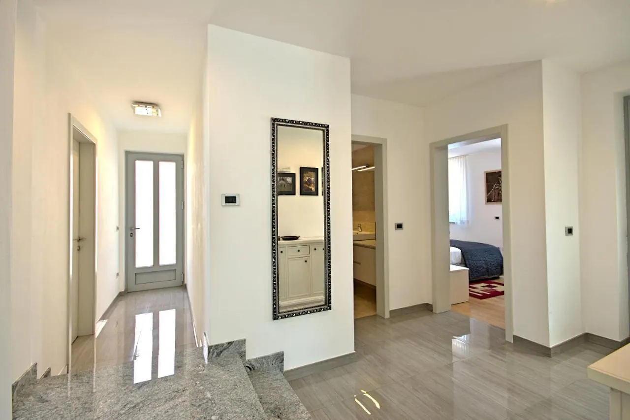 אומאג Villa Family Paris