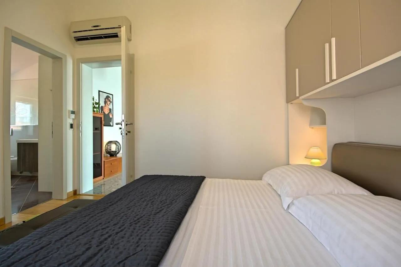 אומאג Villa Family Paris