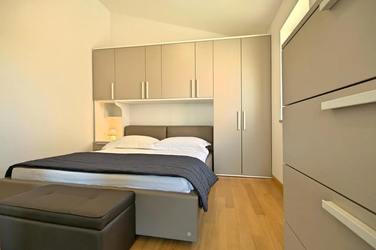 אומאג Villa Family Paris